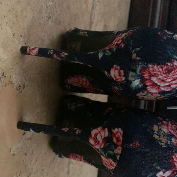 Floral Blue Printed Boots - Picture 7 of 7